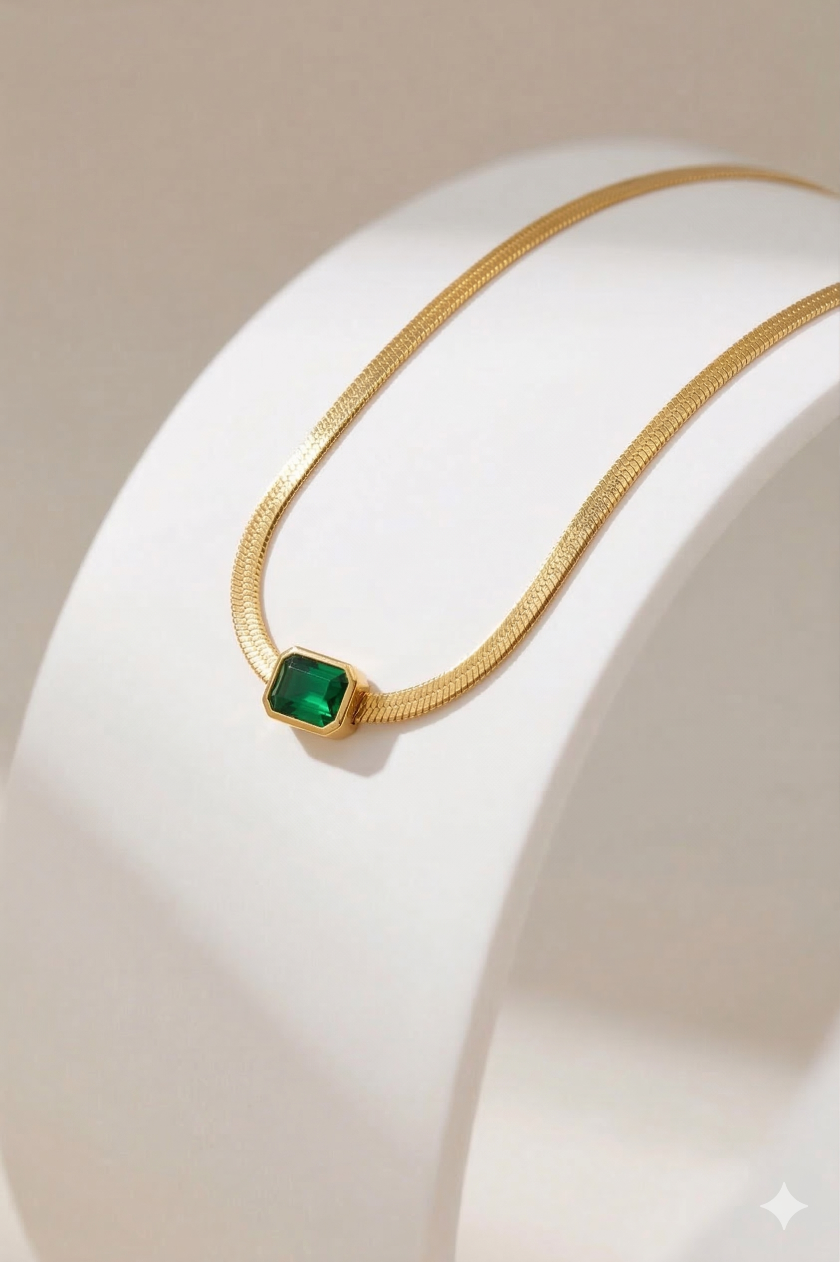 Emerald Aura Luxe Pendant Chain